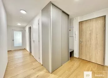 Pronájem atraktivní bytové jednotky 3+kk/B + garážové parkovací stání, 93,3 m², 29 000 Kč, Praha 13