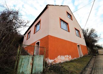 Prodej rodinného domu k rekonstrukci v obci Tvořihráz