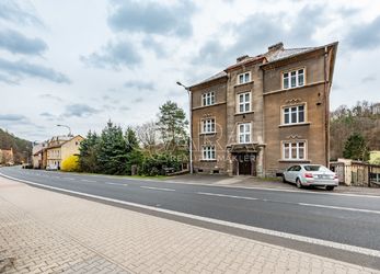 Prodej zařízeného bytu 2+kk, 31m2, Děčín - Bynov, okna do zahrady