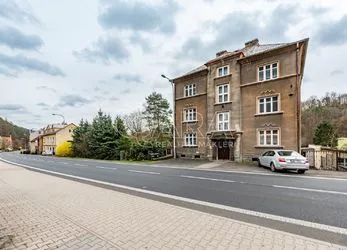 Prodej zařízeného bytu 2+kk, 31m2, Děčín - Bynov, okna do zahrady