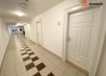 Pronájem kanceláře 29 m2, ul. Smetanovo náměstí, Ostrava - Moravská Ostrava
