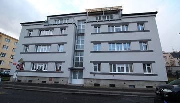 Pronájem bytu 4+1, 3. patro, cihla, ulice Kosmonautů, Karlovy Vary - Rybáře
