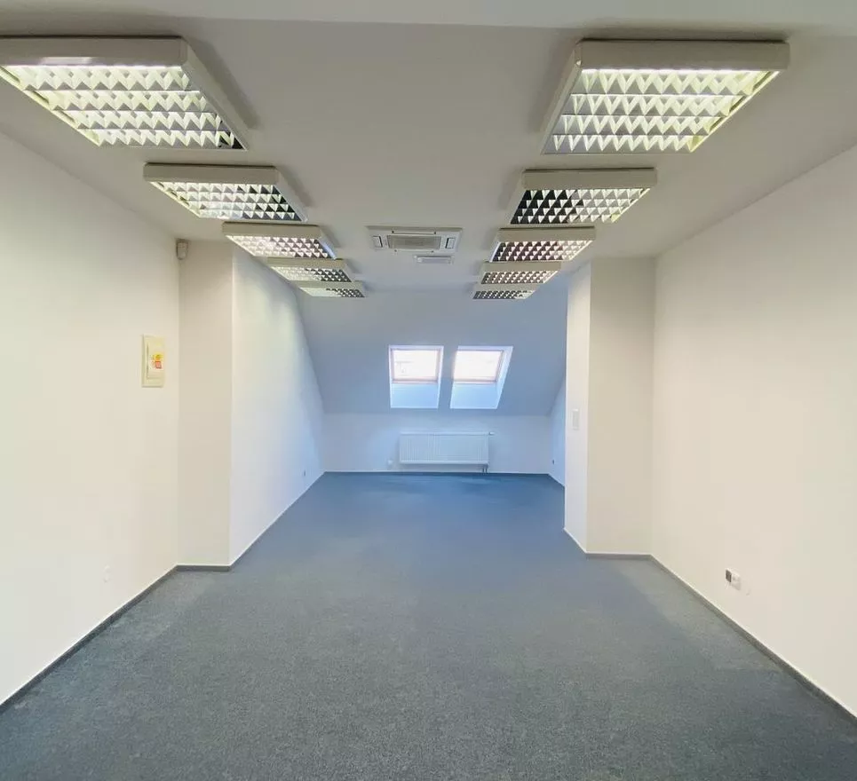 Pronájem kanceláří, 190 m2, 4.NP + 5.NP mezonet.kanceláře, privátní parkování, Brno-Cejl.