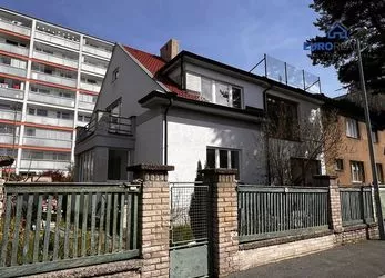 Prodej, rodinný dům 200 m2, pozemek 253 m2, Praha 9 - Prosek, ul. Hlavenecká