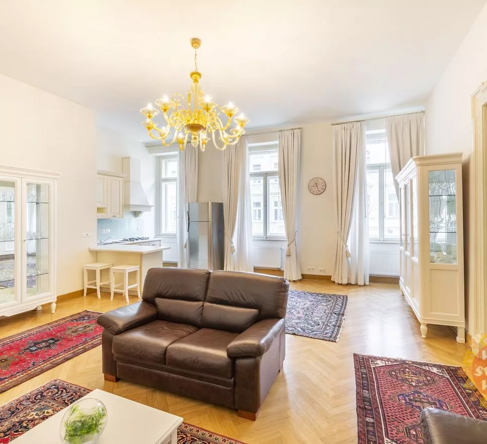 Pronájem Praha, luxusní kompletně zařízený byt 3+kk, 98m2, bazén, klimatizace, Vinohrady