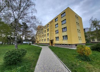 Pronájem vybaveného bytu 3+kk v Čelákovicích