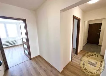Prodej bytu po kompletní rekonstrukci 3+1 s lodžií a sklepní kójí - Praha 7 - Troja