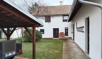 Prodej velikého domku ( 390m2, 4+2) v obcí Třebestovice s plochou pozemku  (1112m2)