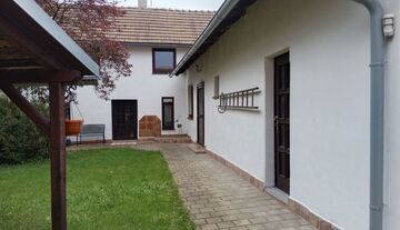 Prodej velikého domku ( 390m2, 4+2) v obcí Třebestovice s plochou pozemku  (1112m2)