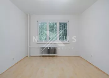 Prodej bytu 3+1 - 69 m2 + lodžie 3 m2 a sklep, Lipecká, Praha 10 - Malešice