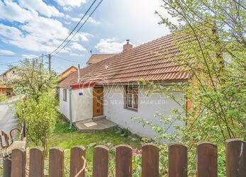 Prodej chalupy se stodolou a pozemkem 245 m2 v obci Nepřejov - Dolní Hbity, okres Příbram