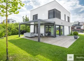 Prodej nádherného nízkoenergetického rodinného domu, 4+kk, 664 m2, Beroun