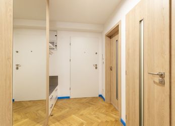 Prodej bytu 6+kk, 4x koupelna, balkon, terasa, sauna, 187 m2, Praha 5 - Smíchov