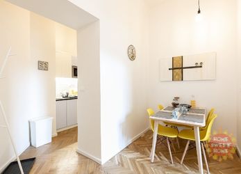 Praha, rezidenční bydlení, pronájem krásného pokoje 11m2, ulice náměstí Kinských, od 1.7.2024