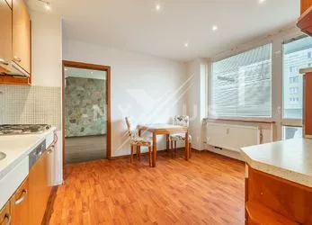 Prodej bytu 4+1 - 100 m² s lodžií 4 m², Krušnohorská, Karlovy Vary - Rybáře