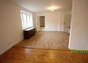 Pronájem bytu 3+kk, 70 m2, cihlový dům, klidné místo v zeleni, Žamberk