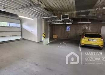 Pronájem garážového stání v ulici Novodvorská na Praze 4 na Libuši
