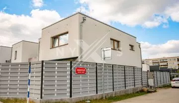 Prodej rodinného domu 4+kk - 129 m² s garáží, pozemek 240 m², Jindrlovská, Praha 9 - Hostavice