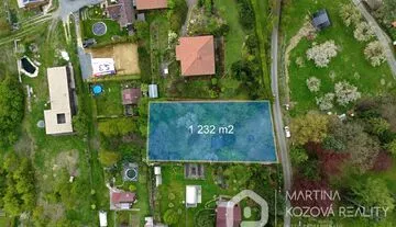 Prodej krásného rovinatého pozemku se sítěmi 1.232 m2, obec Mnichovice u Říčan