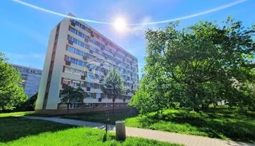 Pronájem prostorného, slunného bytu 3+1 (73 m3) v atraktivní lokalitě Kladno - Sítná