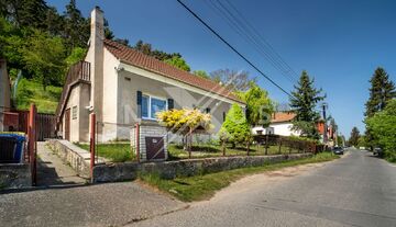 Rodinný dům 3+1 - 168 m², pozemek 1 319 m², Nelahozeves
