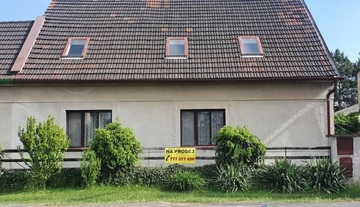 Prodej rodinného domu - 2 bytové jednotky 4+1 s pozemkem 715 m2 v obci Kojetice u Prahy