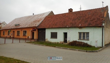 Prodej  rodinného domu a restaurace  s rozsáhlými pozemky 2.375 m2 - Bulhary